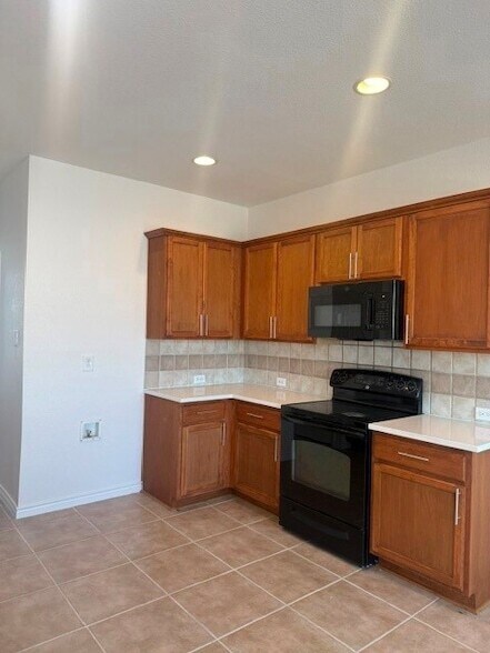 Building Photo - 2021 Brook Meadow Dr
