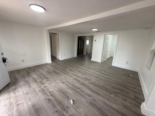 Building Photo - Remodeled 3/2 Childs Park Available Now ! Ask about move in specials!