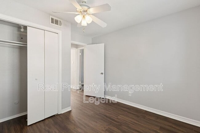 Building Photo - 6646 E Lovers Ln