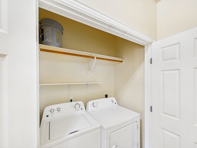 Building Photo - 1001 Krenek Tap Rd