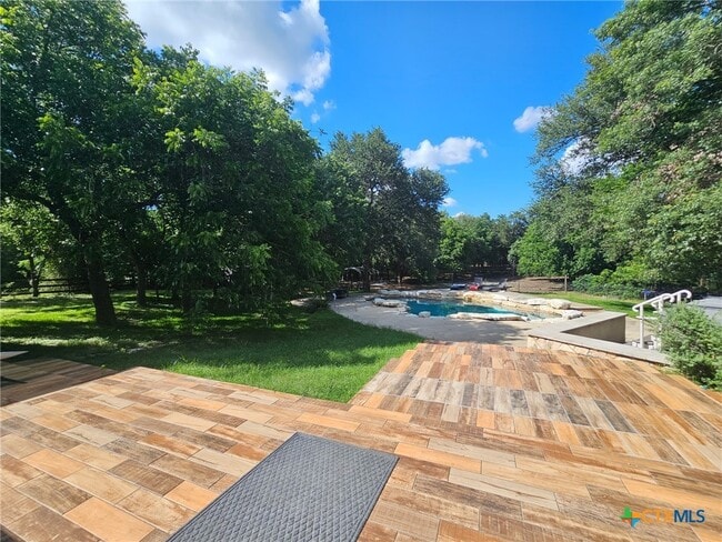 Building Photo - 1060 Great Oaks Dr