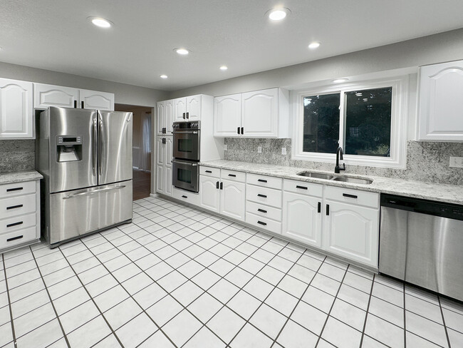 Kitchen - 9927 Prairie Falcon Ct