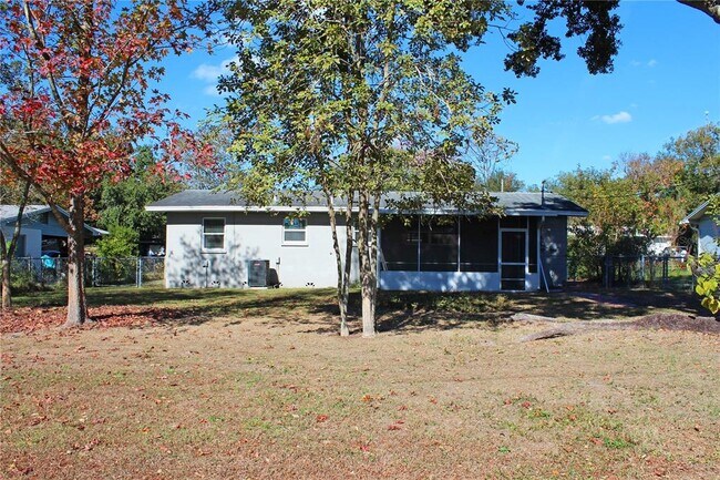 Building Photo - 840 Susan Dr