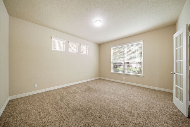Building Photo - Immaculate Home in the Coveted Fairway Rid...