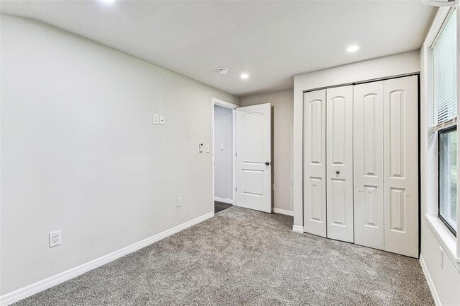 Building Photo - 1006 E 26th Ave