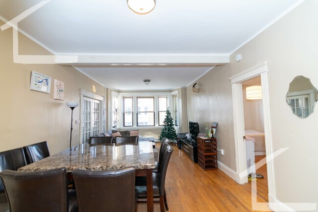 Building Photo - 215 Saint Paul St