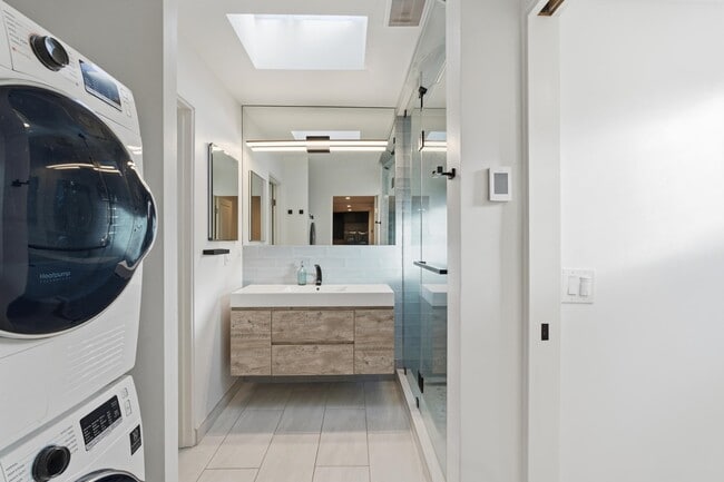 Building Photo - 820 46th St