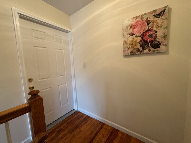 Building Photo - 31 Emory St