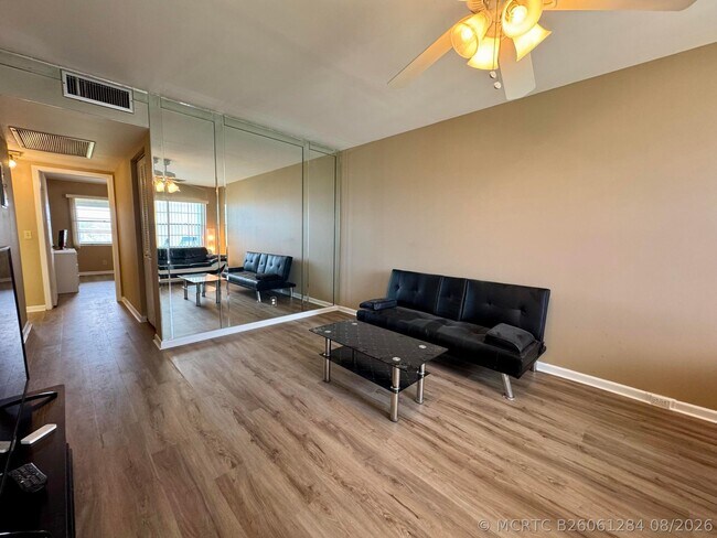 Building Photo - 4019 Lincoln A