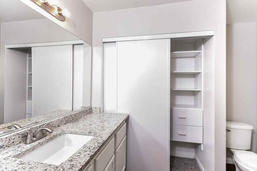 Building Photo - 5421 Ash Meadows Way
