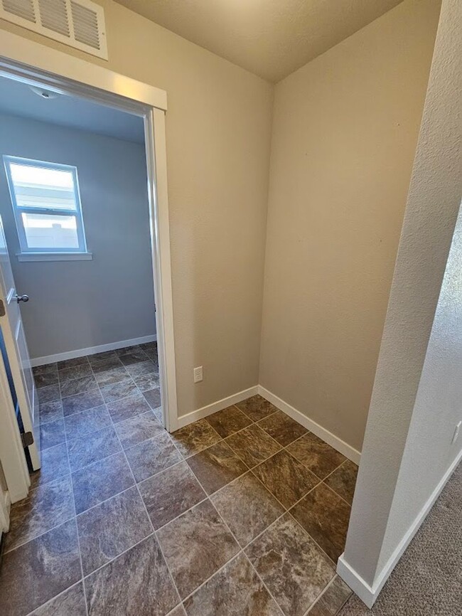 Building Photo - 3 Bedroom 2 Bath Home in Nampa