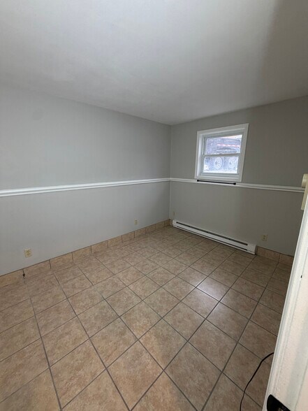 Building Photo - 285 1/4 Walnut St