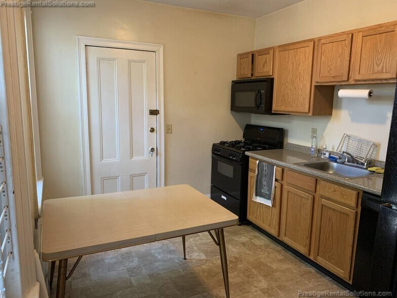 Building Photo - 18 Ashford St