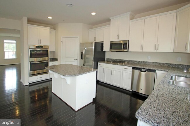 Building Photo - 2482 Baldwin Cres NE