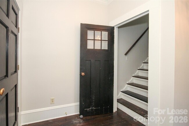 Building Photo - 700 E 35th St