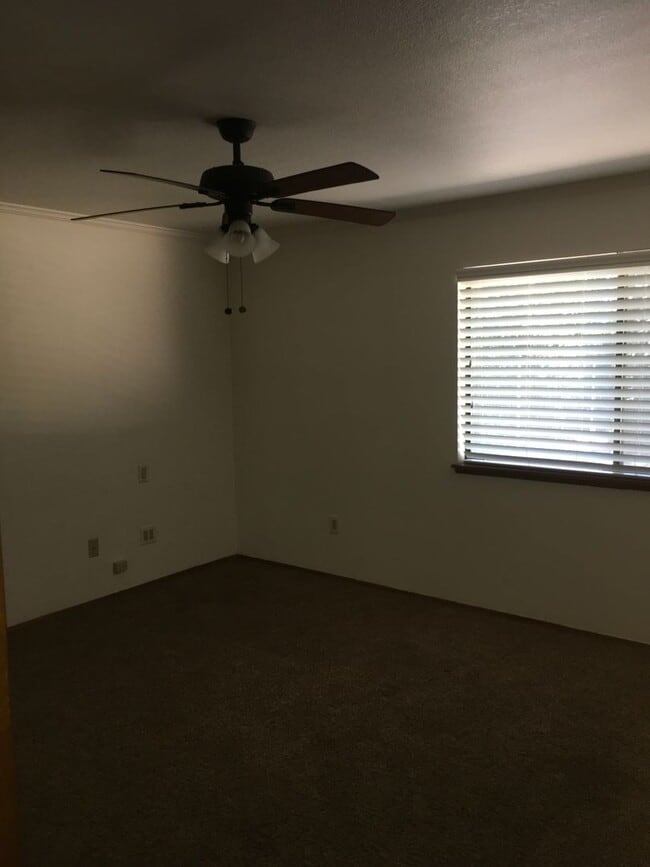 Building Photo - Oak Haven Neighborhood 3 bedroom  in Cul-De-Sac