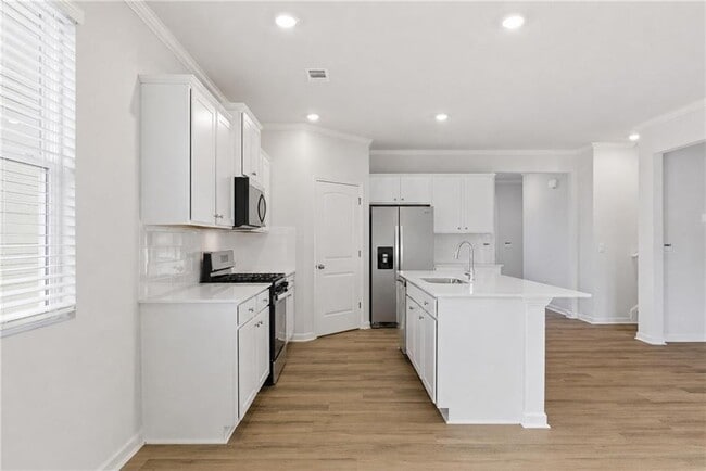 Building Photo - 64 King Vlg