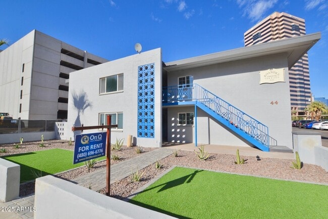 Primary Photo - 44 E Roanoke Ave