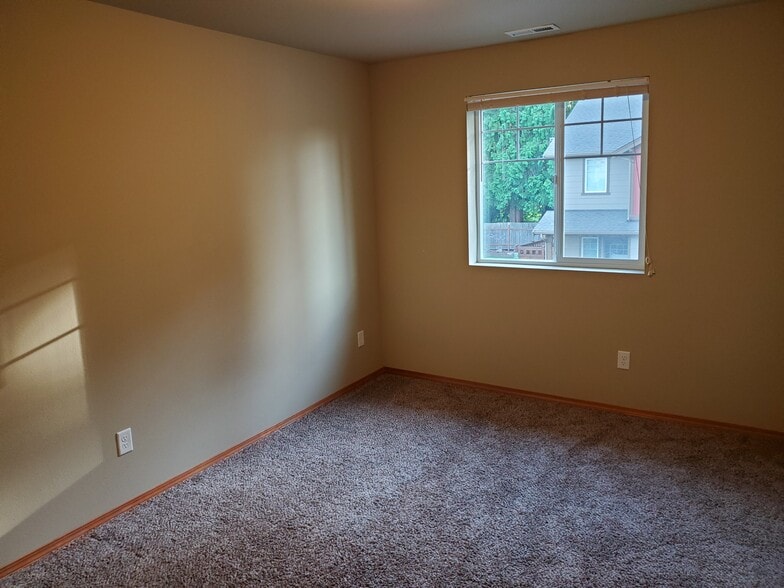 Building Photo - 176 N Township St