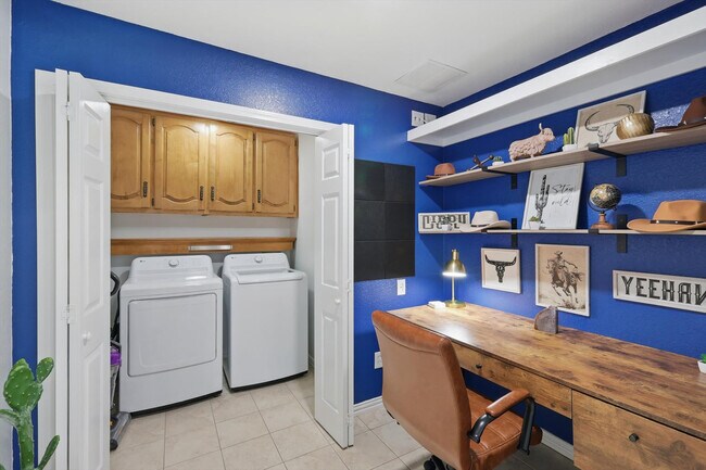 Building Photo - 328 Shawnee Trail