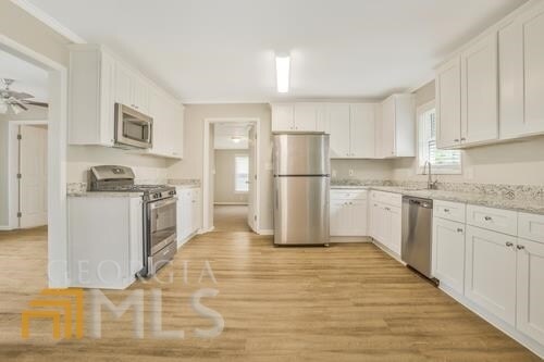 Building Photo - 1758 Poinsettia Dr