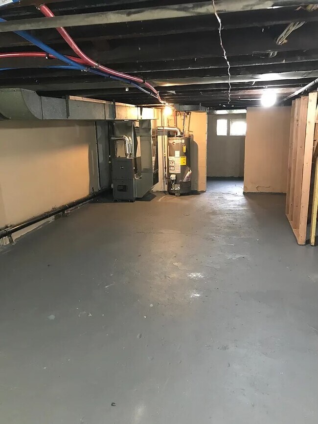 Building Photo - 1624 Crosslynne Ave