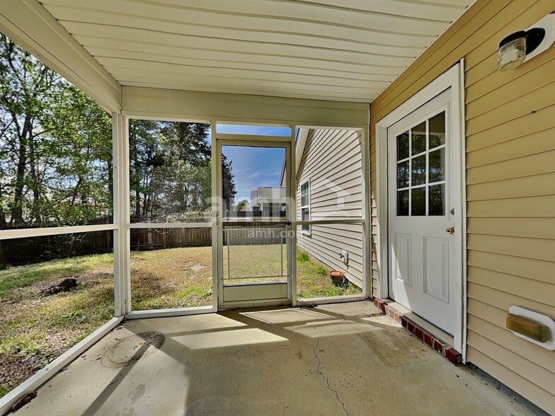 Building Photo - 223 Tigers Paw Dr