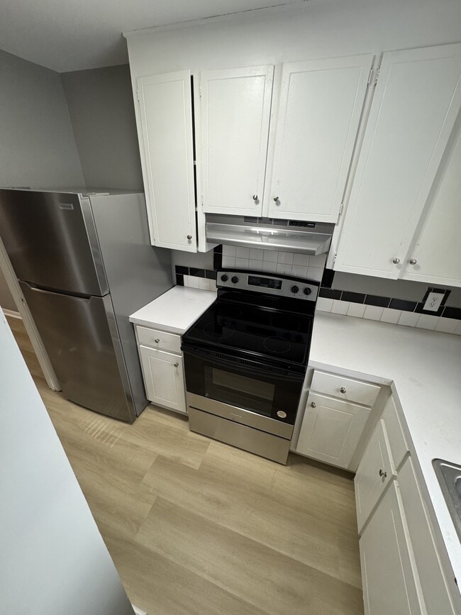 Building Photo - 102 Aqua Ct