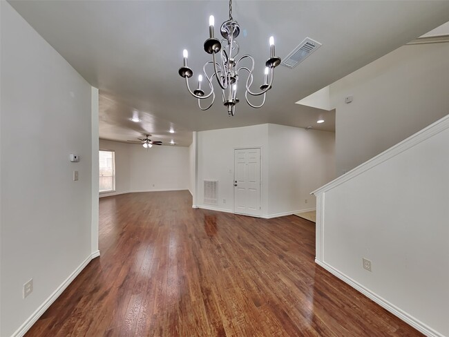 Building Photo - 15818 Shoreline Terrace Dr
