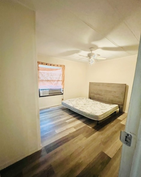 Building Photo - 491 E Sherwood Dr