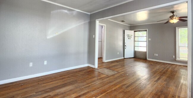 Building Photo - 3/1.5/2 DETACHED GARAGE - GREAT HOME IN TECH TERRACE