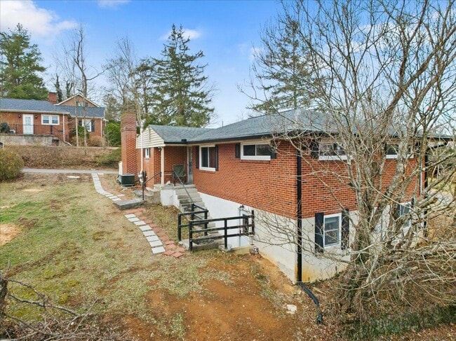 Building Photo - 100 9th Ave