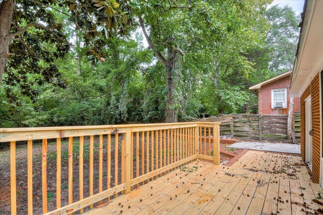 Building Photo - Newly Updated 4 Bed/2 Bath Columbia County...