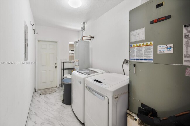 Building Photo - 1070 Tyler St