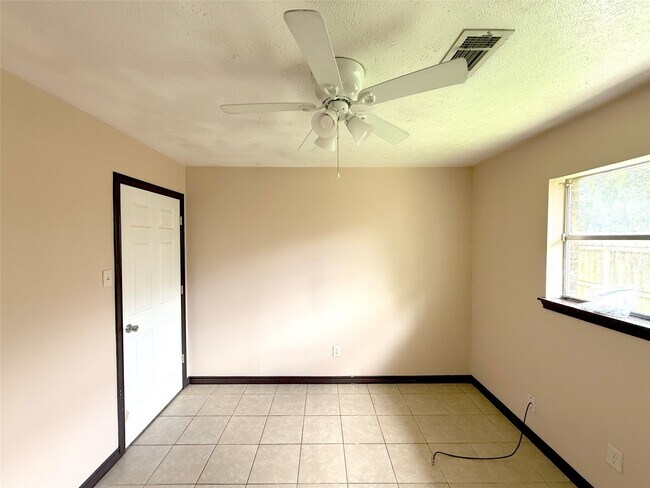 Building Photo - 7130 Kings Dr