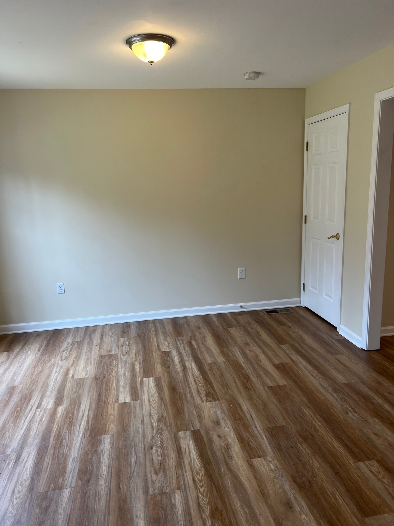 Building Photo - 4171 Kittatinny Dr