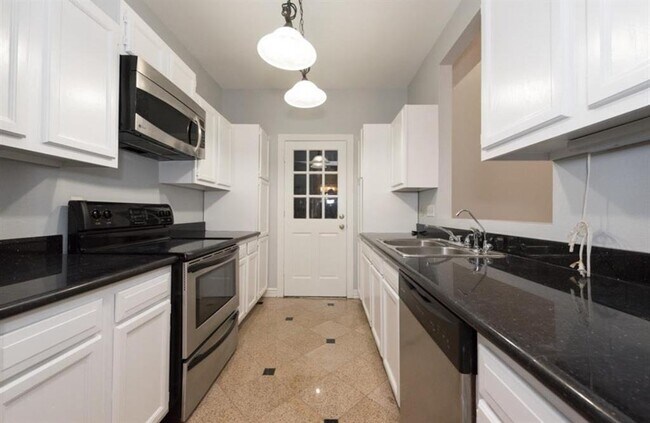 Building Photo - 1112 Bering Dr