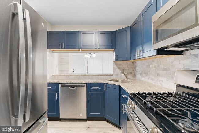 Building Photo - 408 Stockton Ct