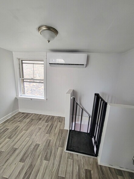 Building Photo - 3240 S Hoyne Ave