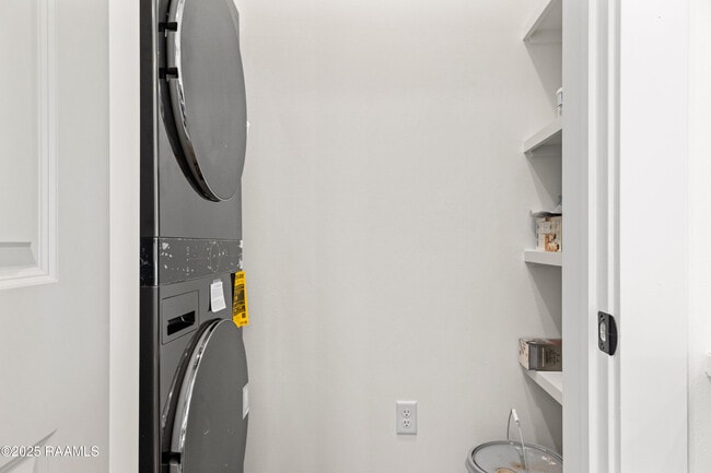 Building Photo - 206 Steiner Oaks