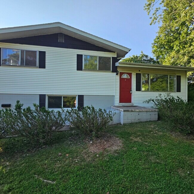 Building Photo - 3213 Blackberry St