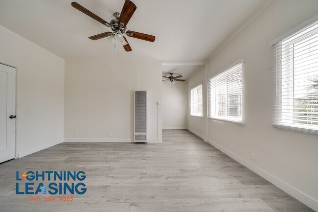 Building Photo - 402 N Coronado St