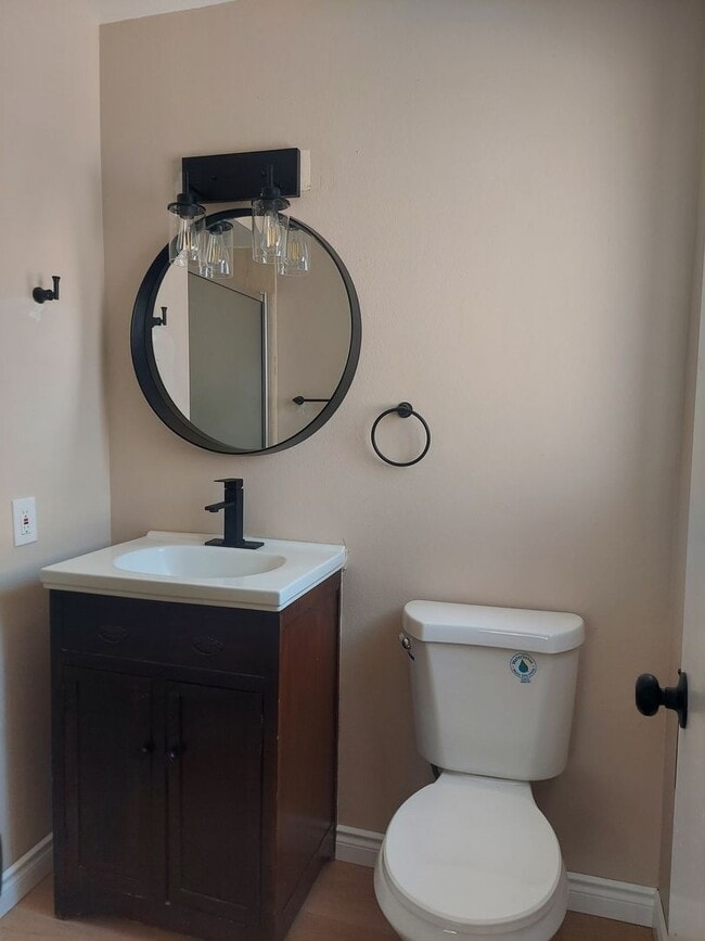 Building Photo - Please call Vaughn Realty, 760-446-6561 to set up an appointment.