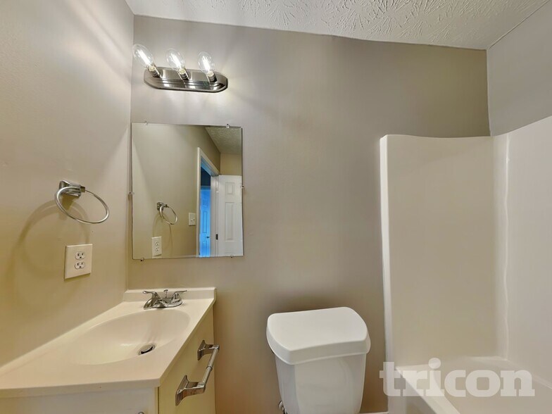 Building Photo - 170 Orchard View