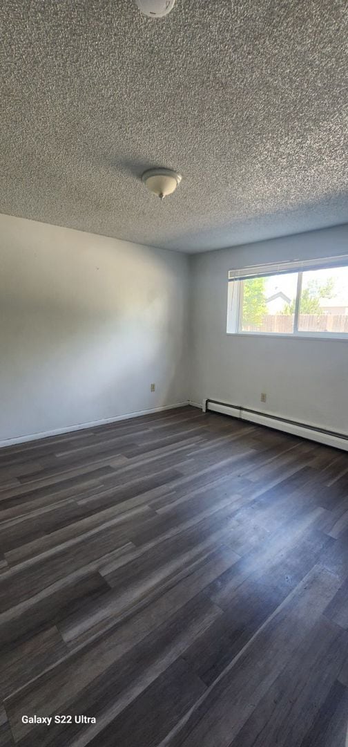 Building Photo - Garden level 2 bed, 1 bath apartment in Ch...