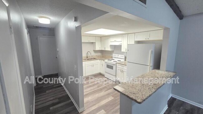 Building Photo - 3039 St Paul Dr