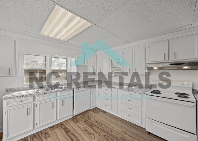 Building Photo - 721 Davis St