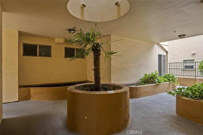 Building Photo - 231 E Burbank Blvd