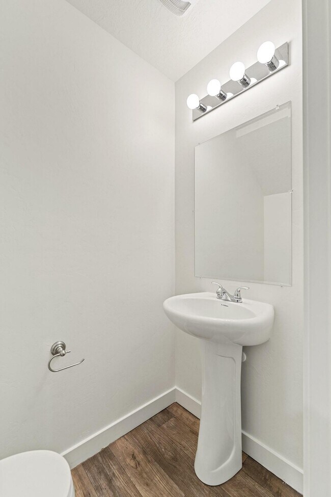 Half Bathroom - Herriman Townhomes - FC