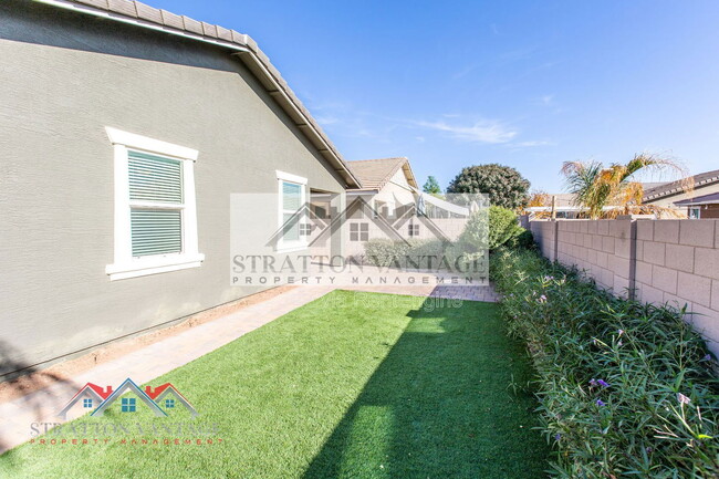 Building Photo - 7465 E Osage Ave